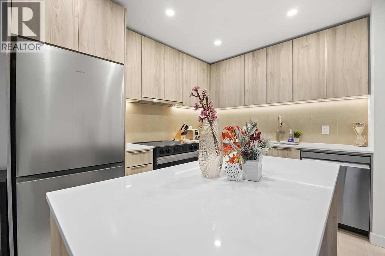 303 3596 Malsum Drive, North Vancouver, British Columbia V7G 0B5 - Photo 9 - R3108021