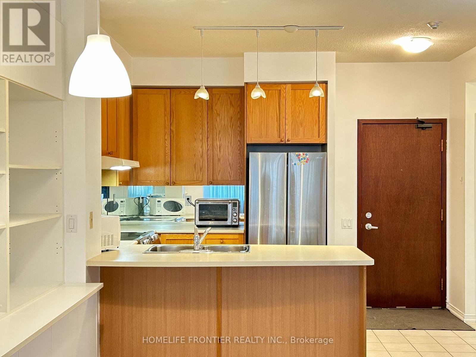 215 - 555 Yonge Street, Toronto, Ontario  M4Y 3A6 - Photo 14 - C12968324