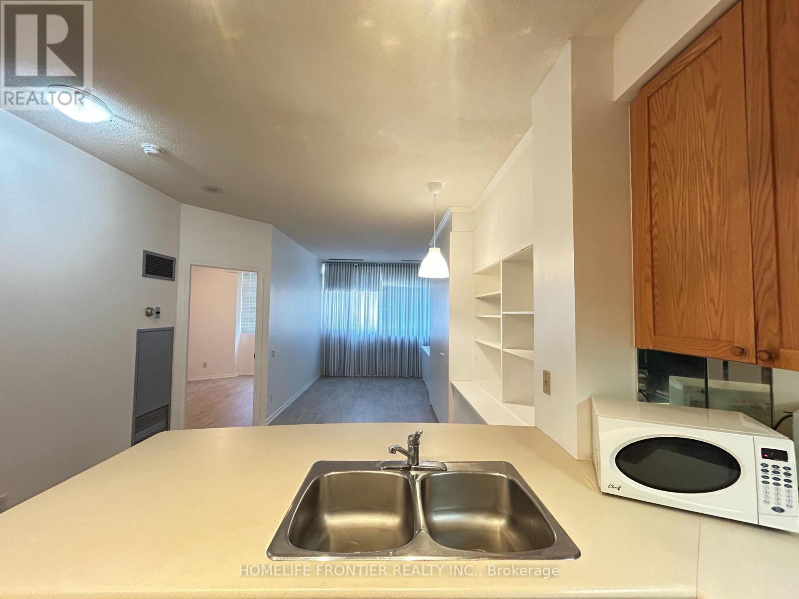 215 - 555 Yonge Street, Toronto, Ontario  M4Y 3A6 - Photo 17 - C12968324