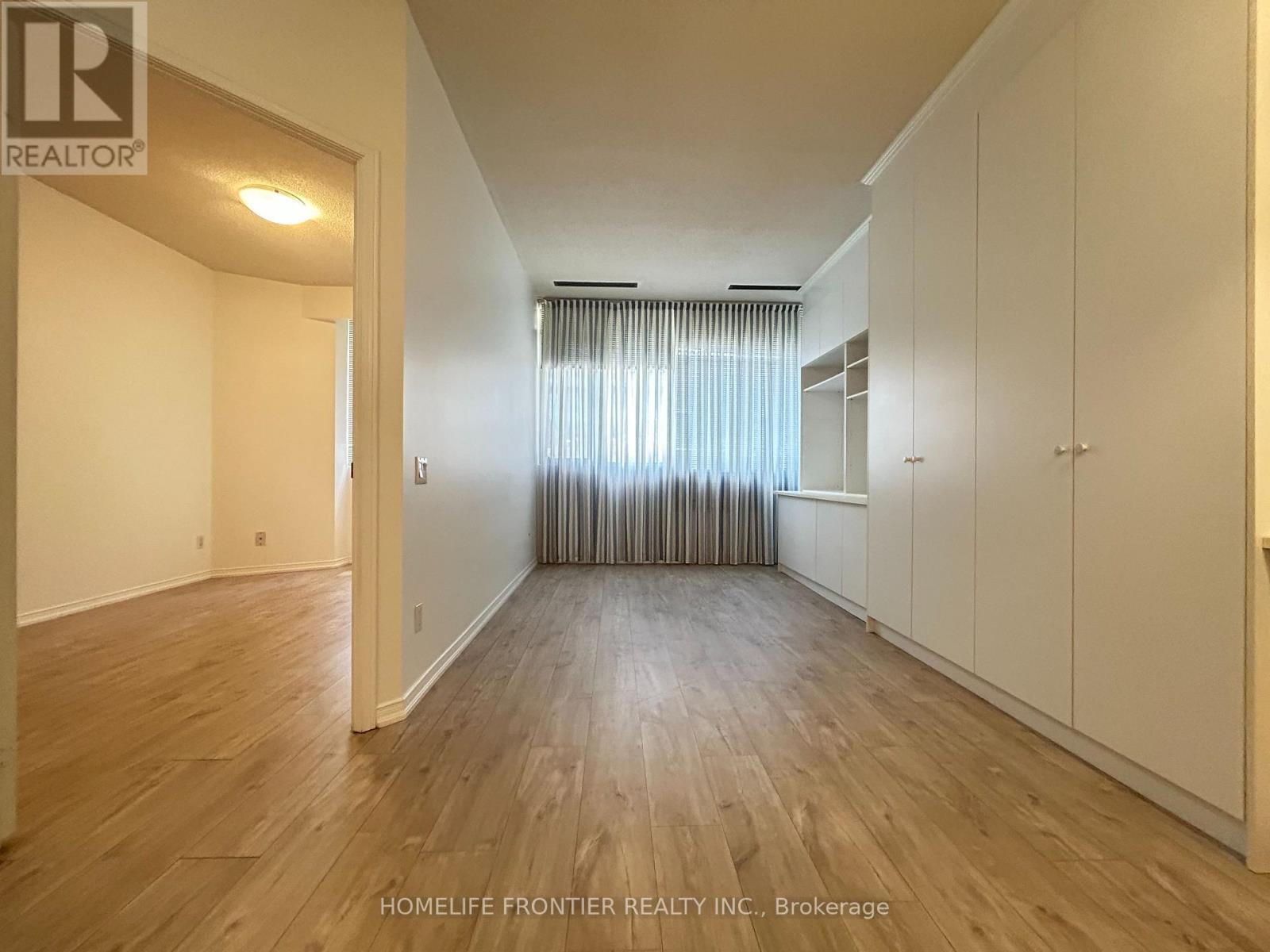 215 - 555 Yonge Street, Toronto, Ontario  M4Y 3A6 - Photo 19 - C12968324