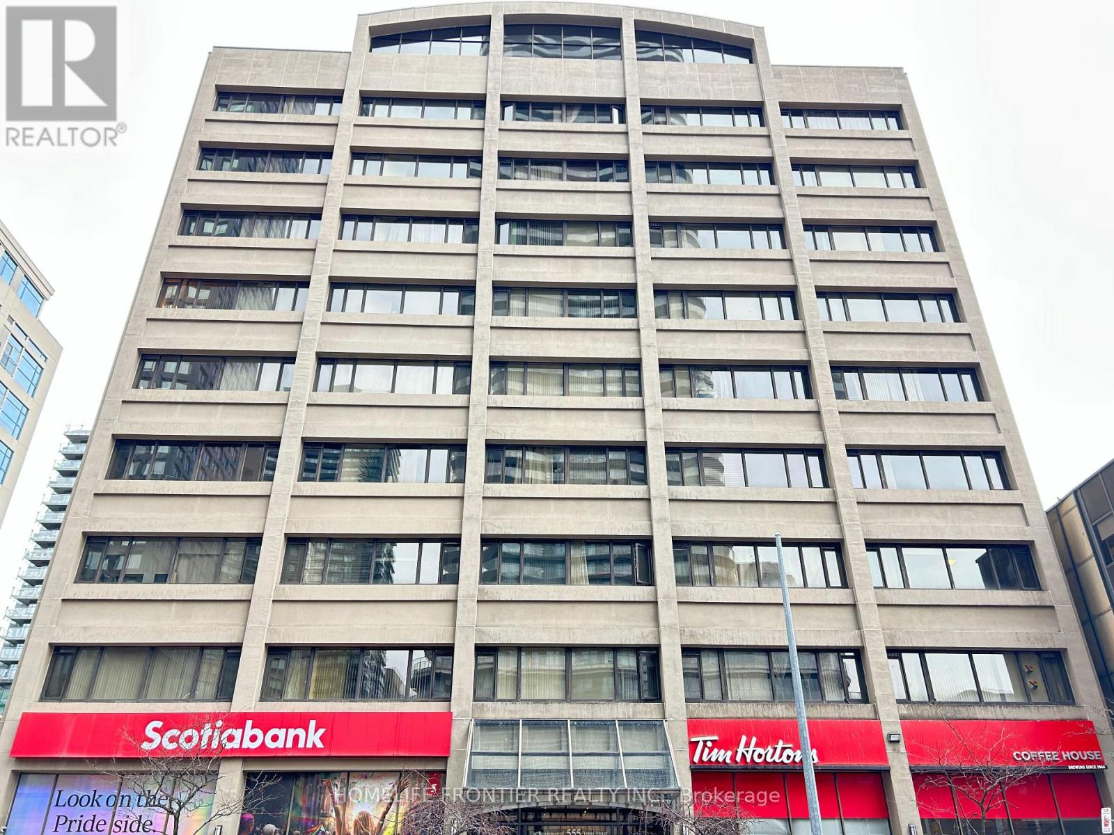 215 - 555 Yonge Street, Toronto, Ontario  M4Y 3A6 - Photo 2 - C12968324