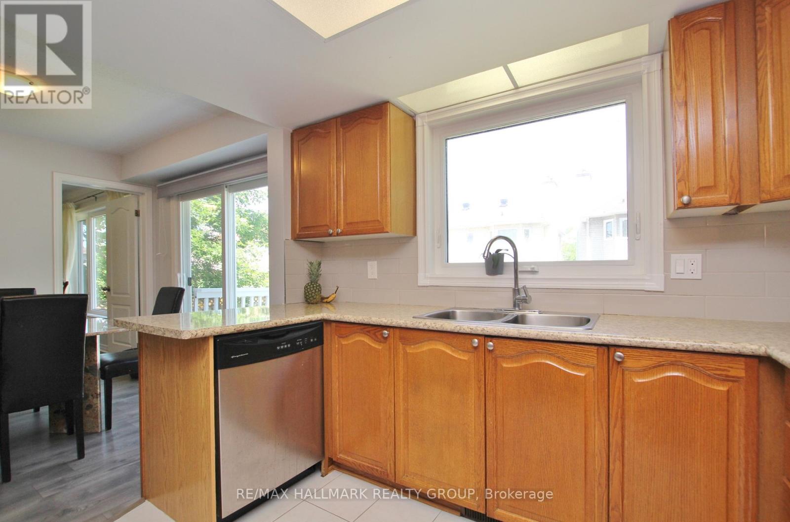 2143 Johnston Road, Ottawa, Ontario  K1G 5K1 - Photo 10 - X12968302