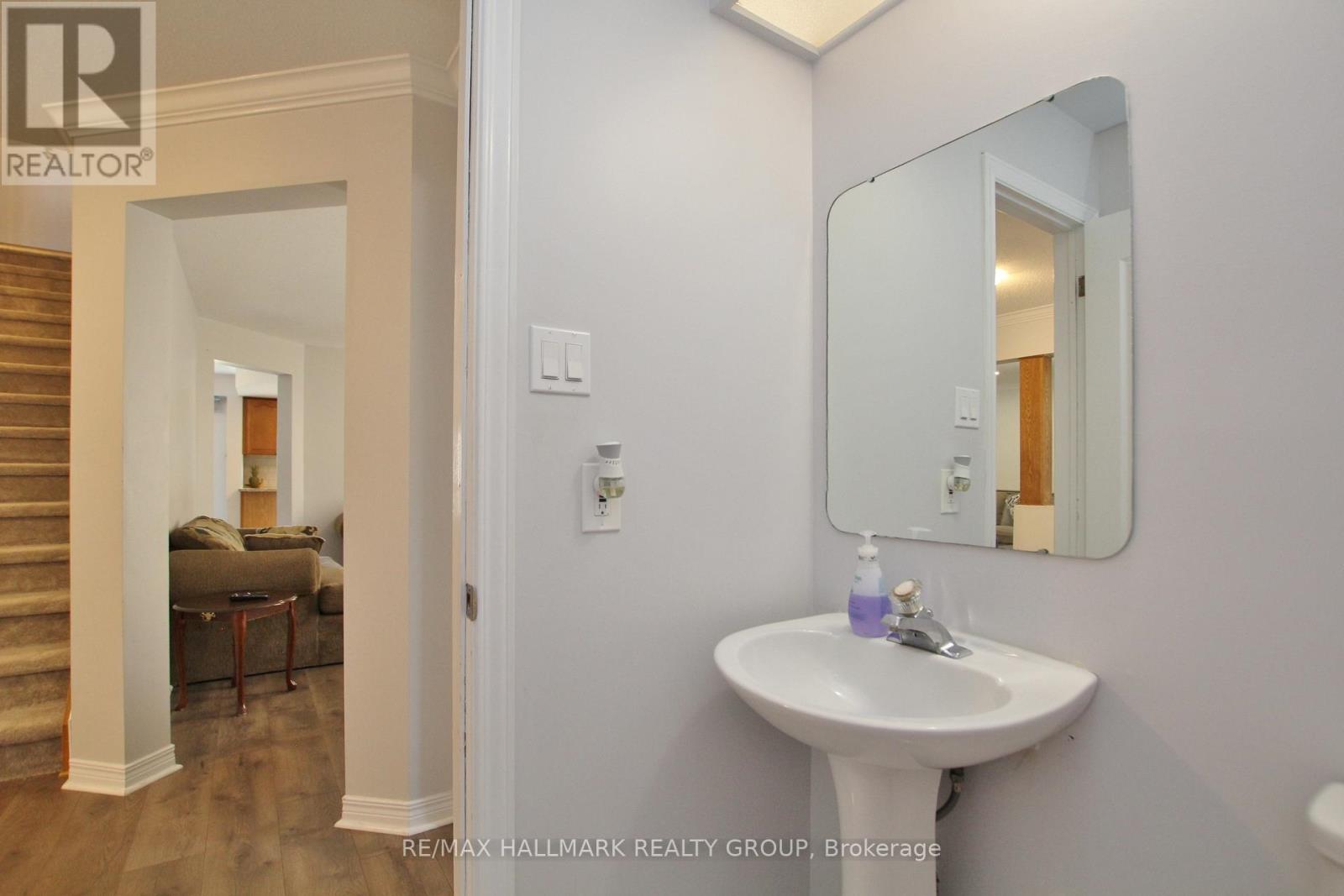 2143 Johnston Road, Ottawa, Ontario  K1G 5K1 - Photo 14 - X12968302