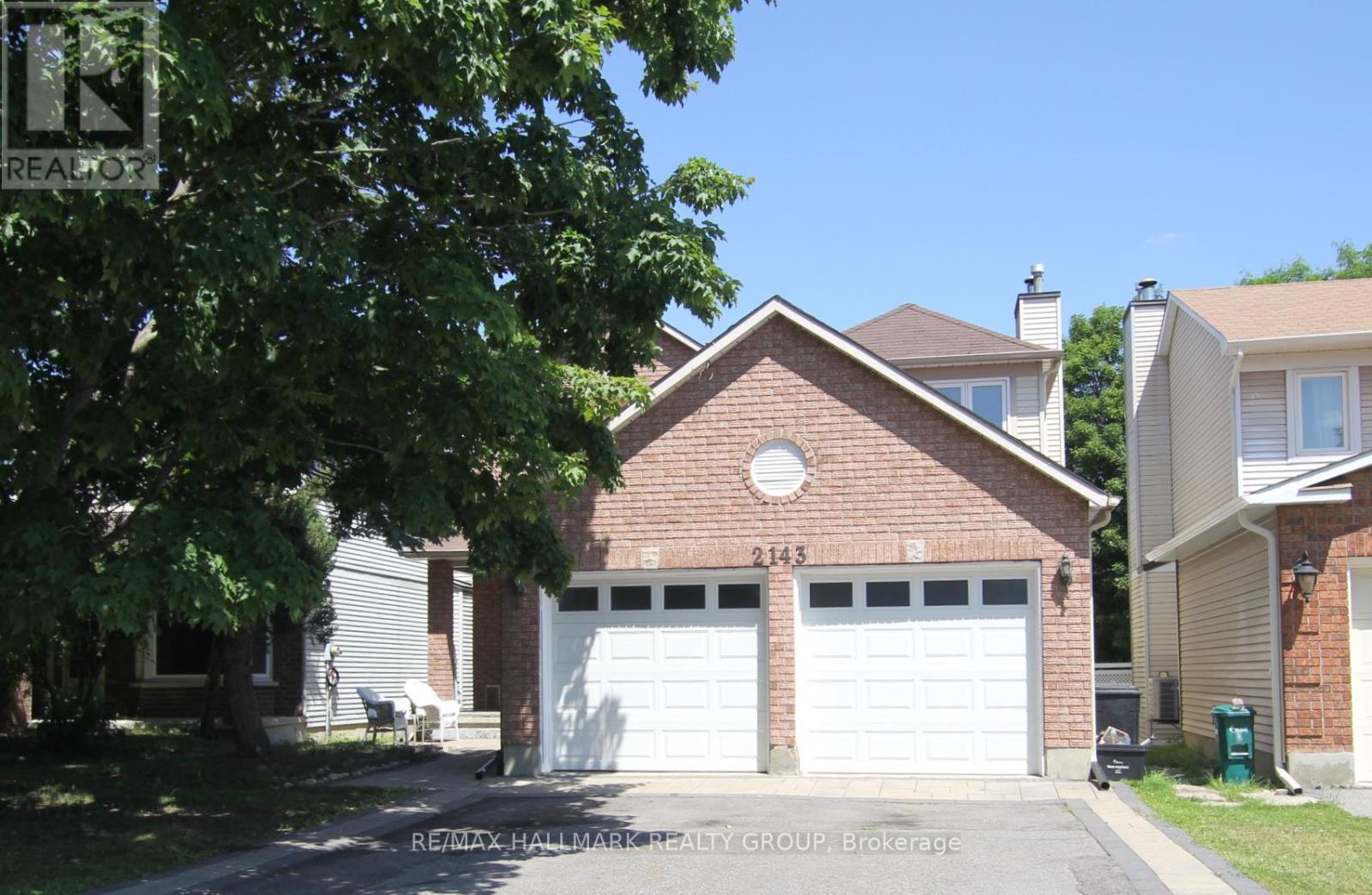 2143 Johnston Road, Ottawa, Ontario  K1G 5K1 - Photo 2 - X12968302