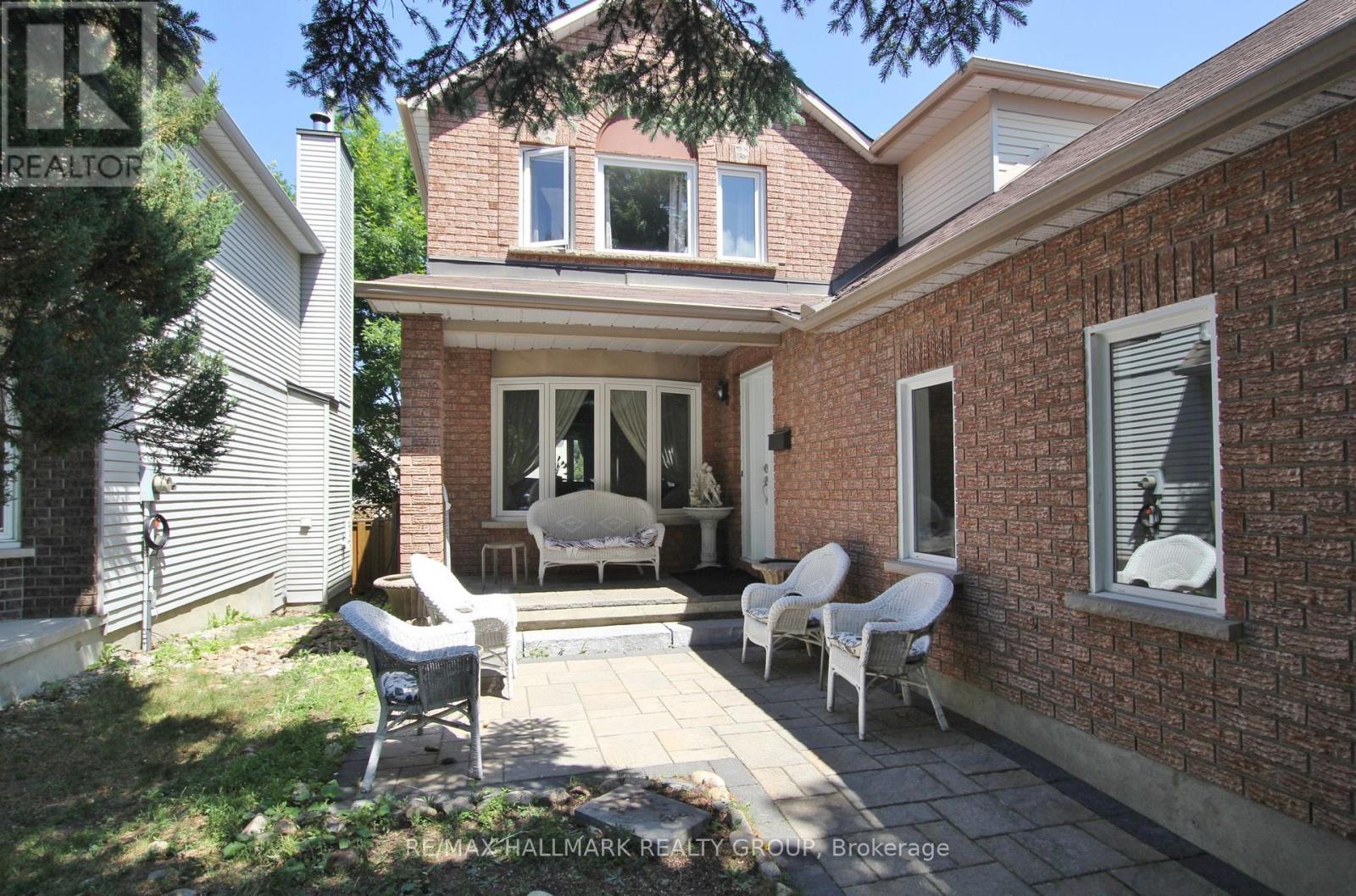 2143 Johnston Road, Ottawa, Ontario  K1G 5K1 - Photo 3 - X12968302