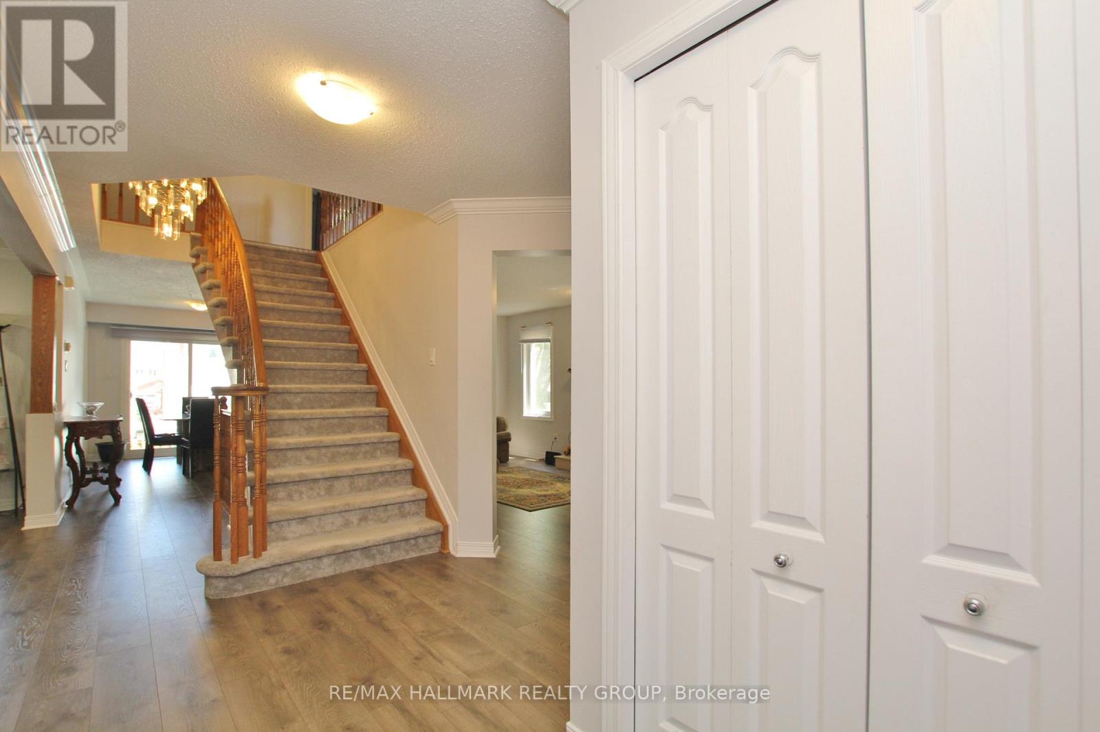 2143 Johnston Road, Ottawa, Ontario  K1G 5K1 - Photo 4 - X12968302