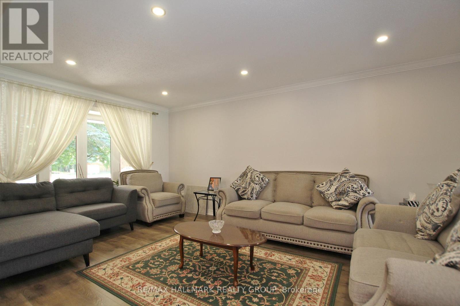 2143 Johnston Road, Ottawa, Ontario  K1G 5K1 - Photo 5 - X12968302