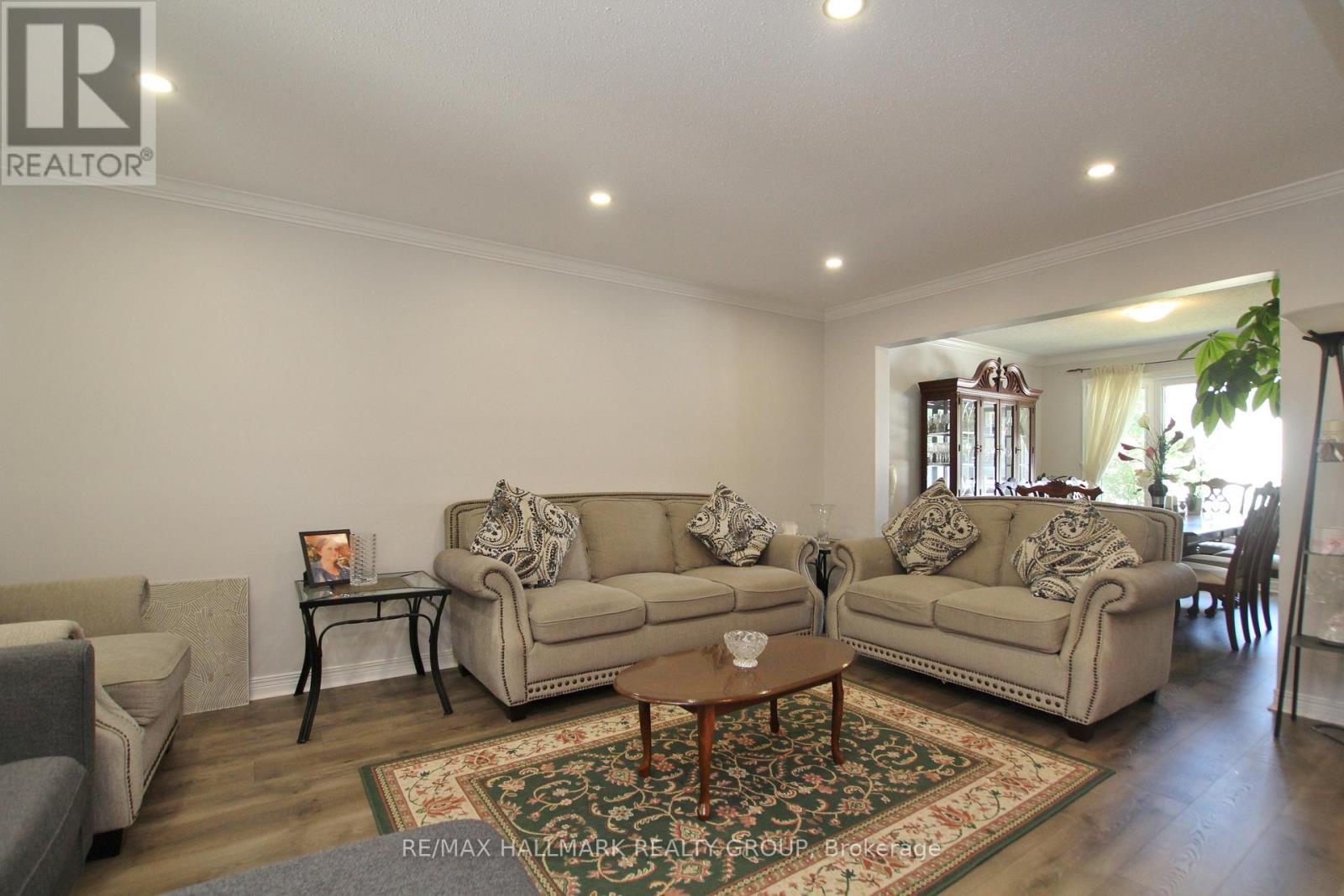 2143 Johnston Road, Ottawa, Ontario  K1G 5K1 - Photo 6 - X12968302