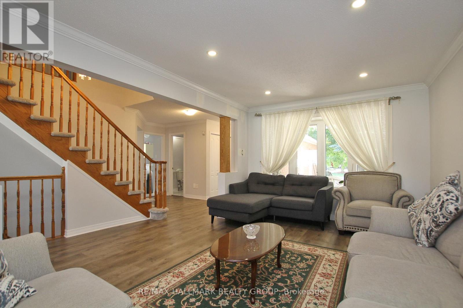 2143 Johnston Road, Ottawa, Ontario  K1G 5K1 - Photo 8 - X12968302