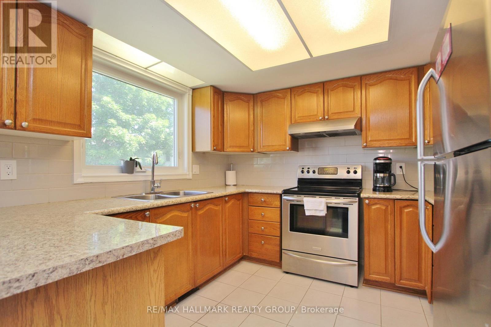 2143 Johnston Road, Ottawa, Ontario  K1G 5K1 - Photo 9 - X12968302