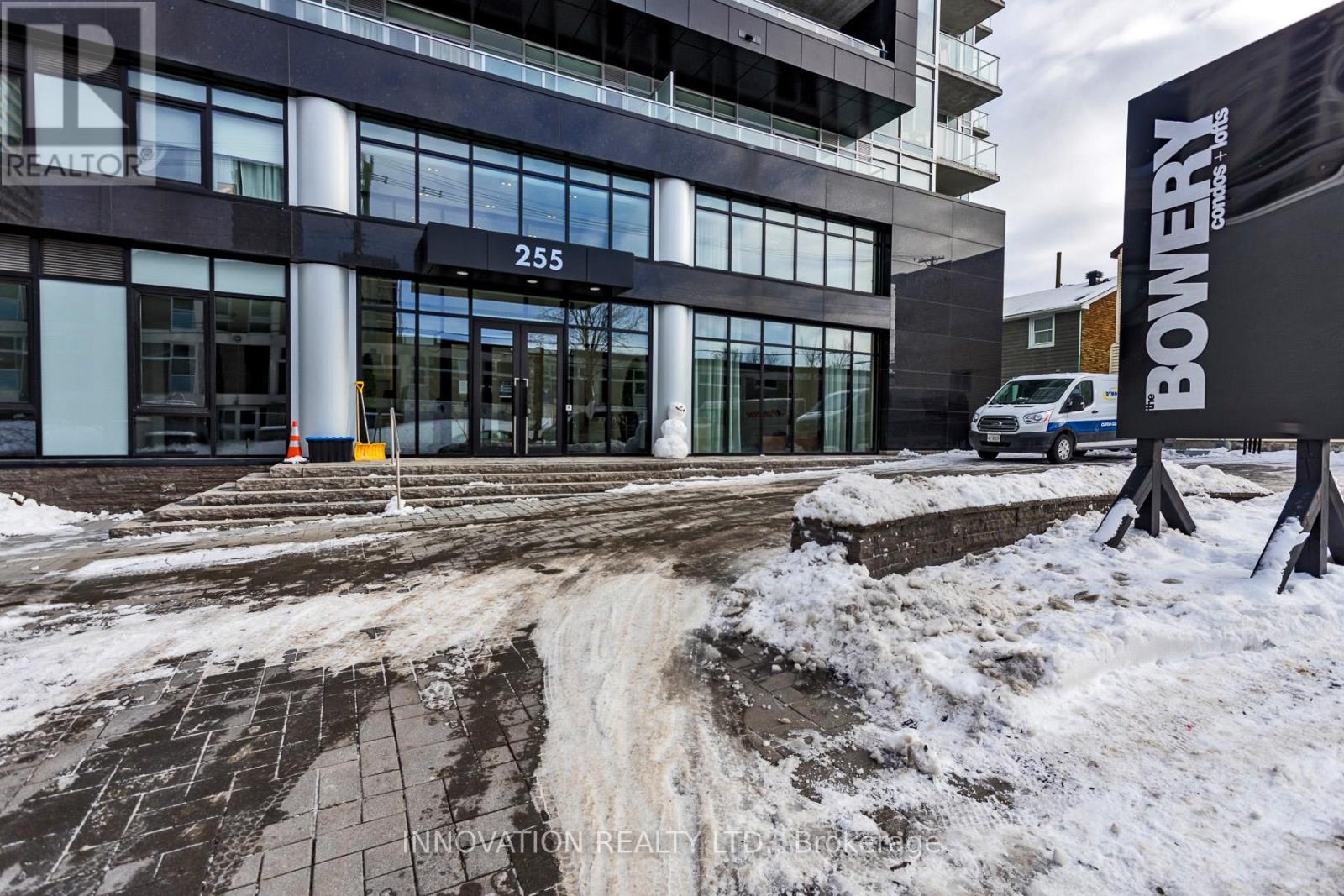 702 - 255 Bay Street, Ottawa, Ontario  K1R 0C5 - Photo 2 - X12968304