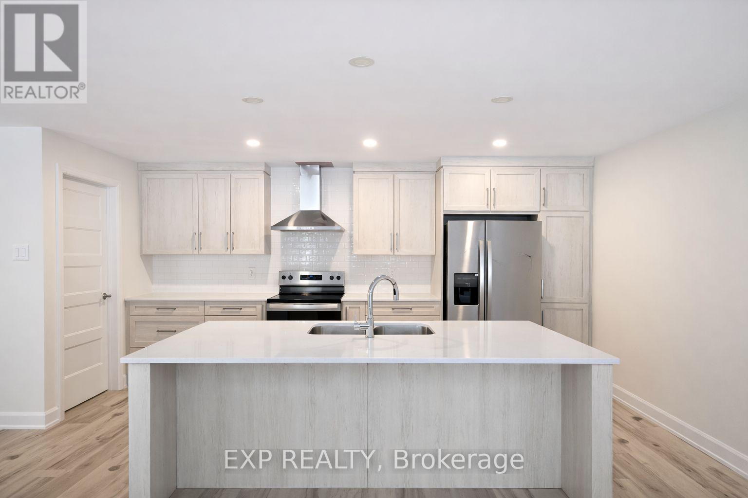 321 Voyageur Place, Russell, Ontario  K0A 1W1 - Photo 3 - X12968322