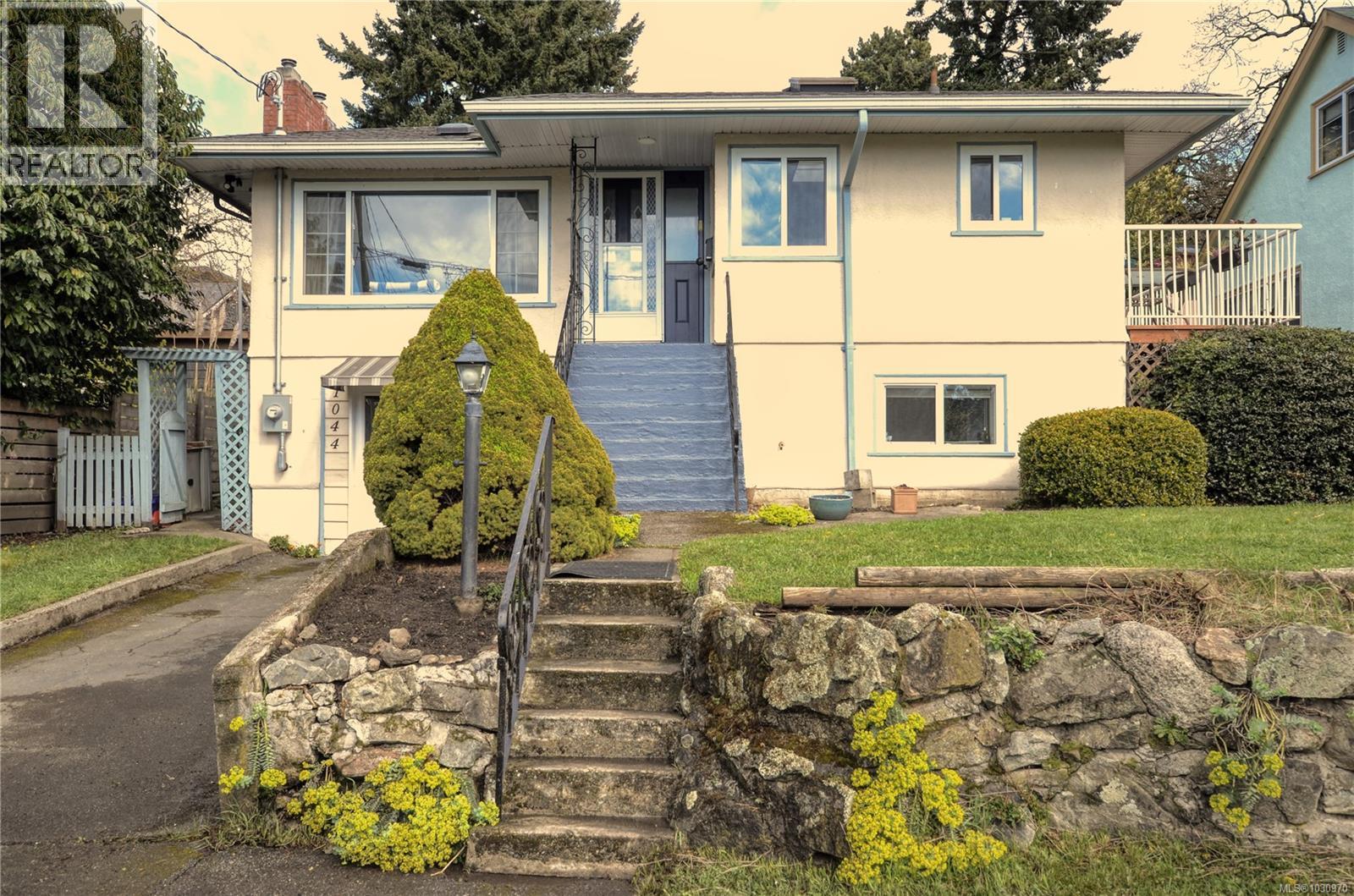 1044 Wollaston St, Esquimalt, British Columbia  V9A 5B4 - Photo 2 - 1030970