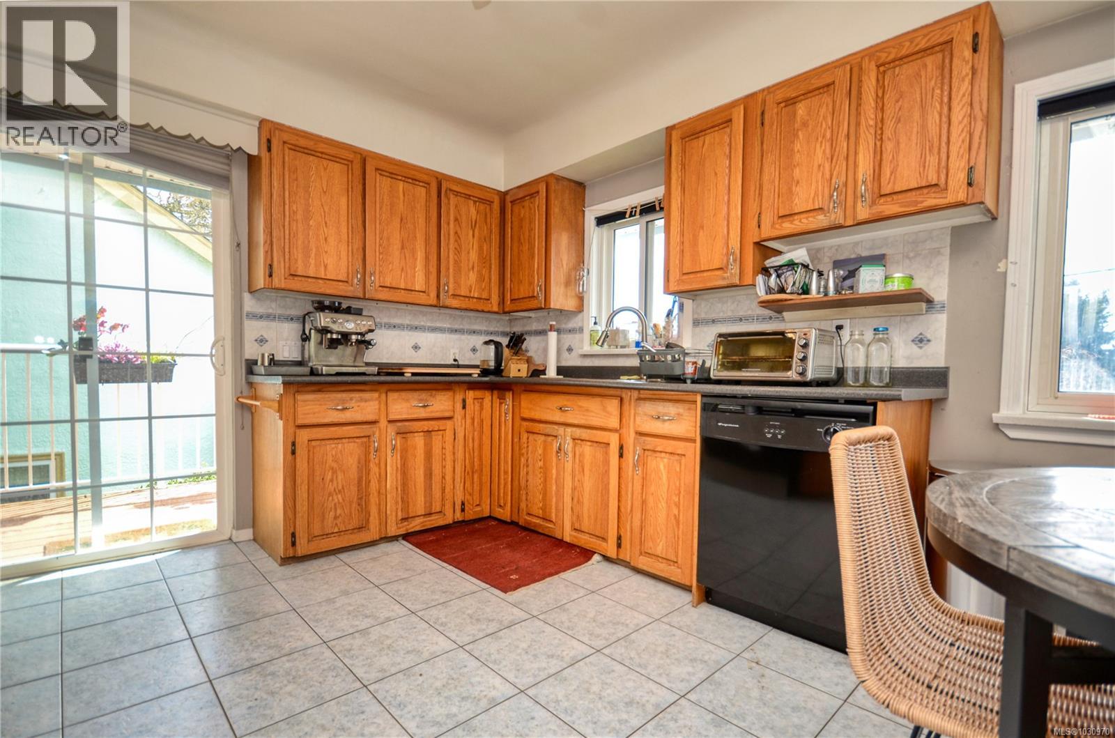 1044 Wollaston St, Esquimalt, British Columbia  V9A 5B4 - Photo 7 - 1030970