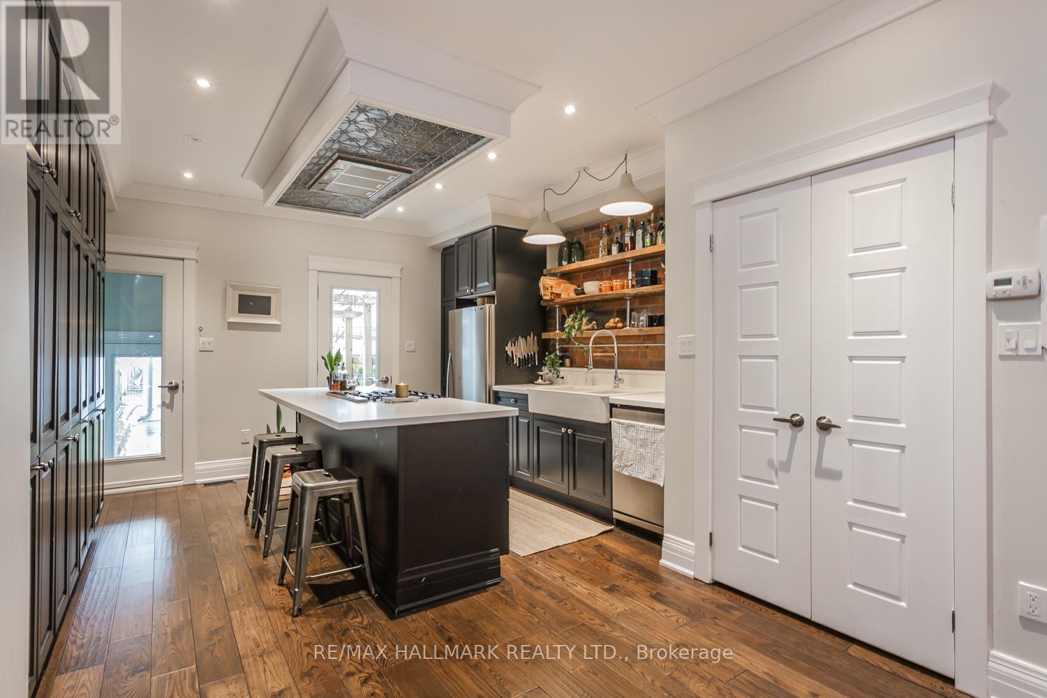 281 Symington Avenue, Toronto, Ontario  M6P 3W7 - Photo 11 - W12968330