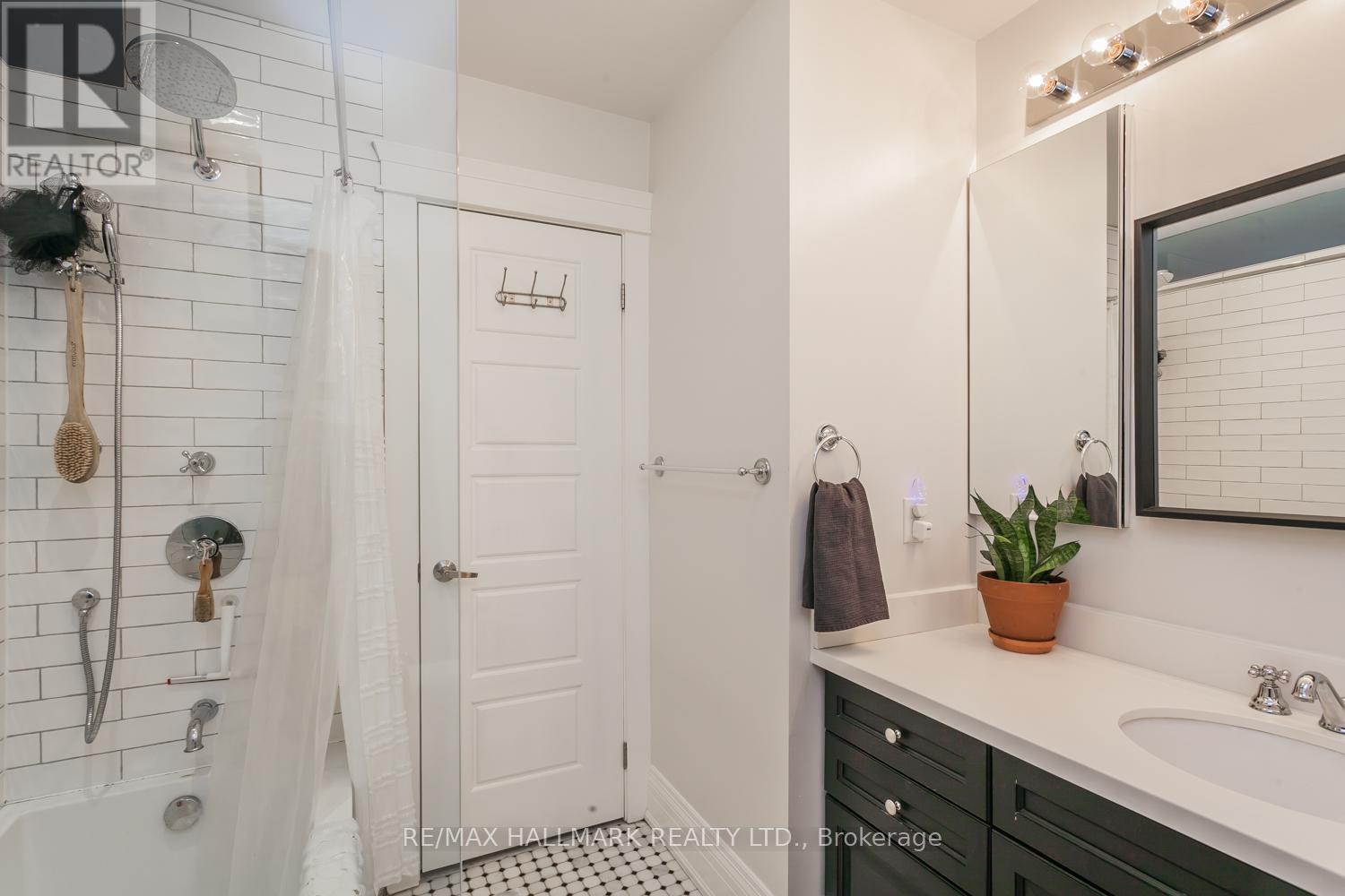 281 Symington Avenue, Toronto, Ontario  M6P 3W7 - Photo 19 - W12968330