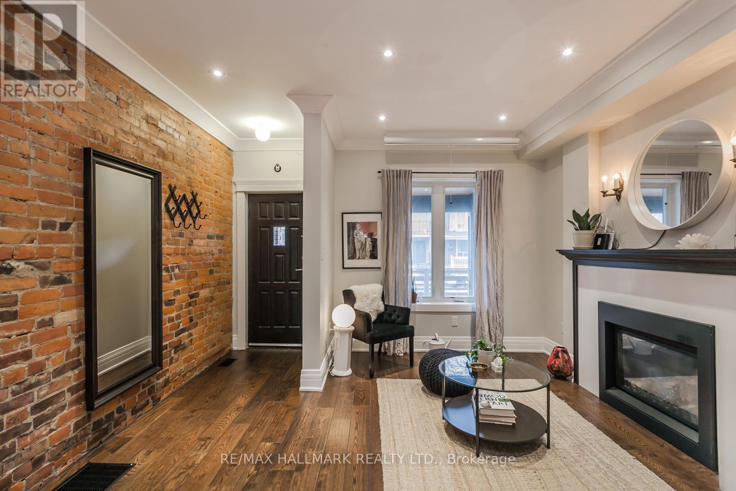 281 Symington Avenue, Toronto, Ontario  M6P 3W7 - Photo 3 - W12968330