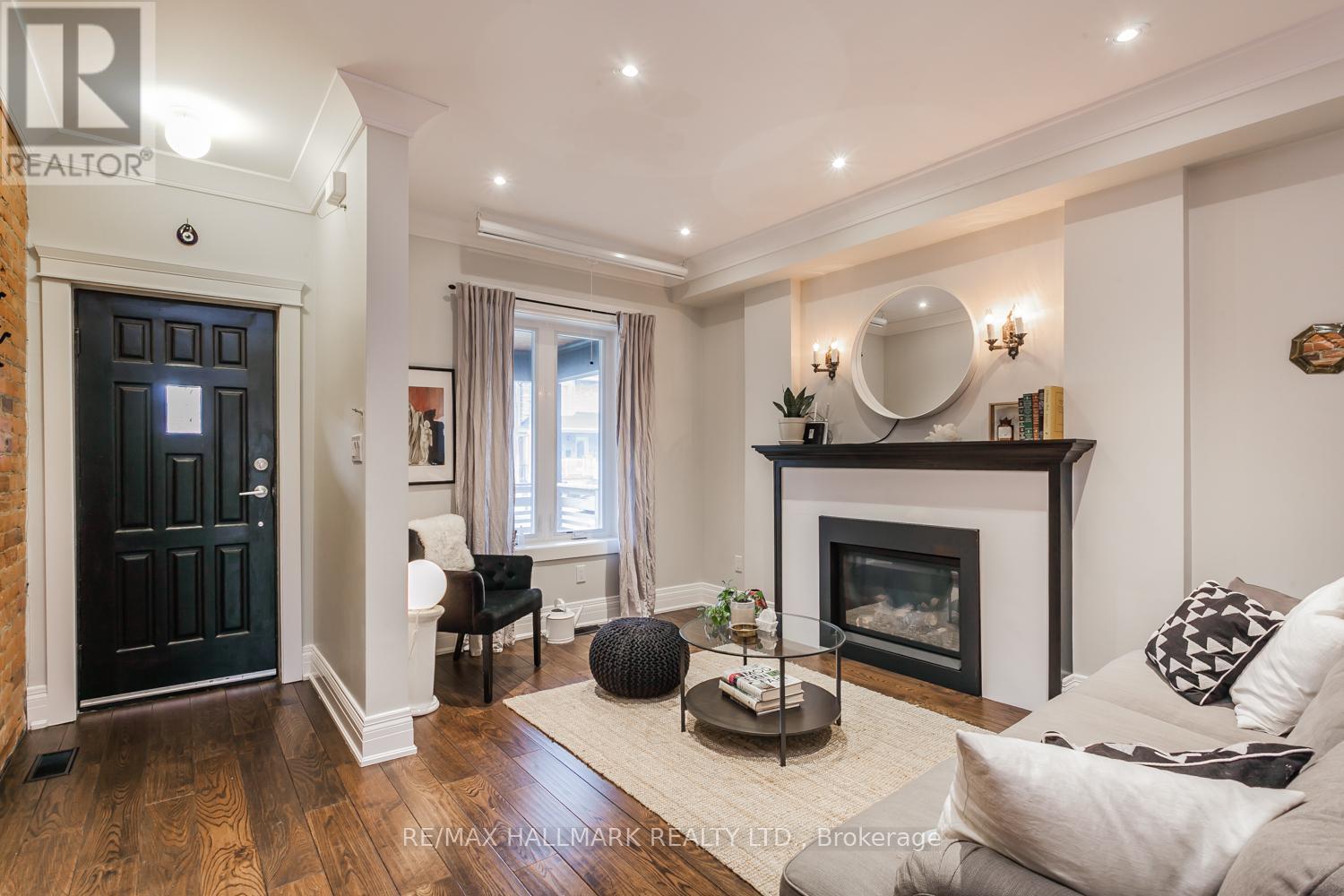 281 Symington Avenue, Toronto, Ontario  M6P 3W7 - Photo 4 - W12968330