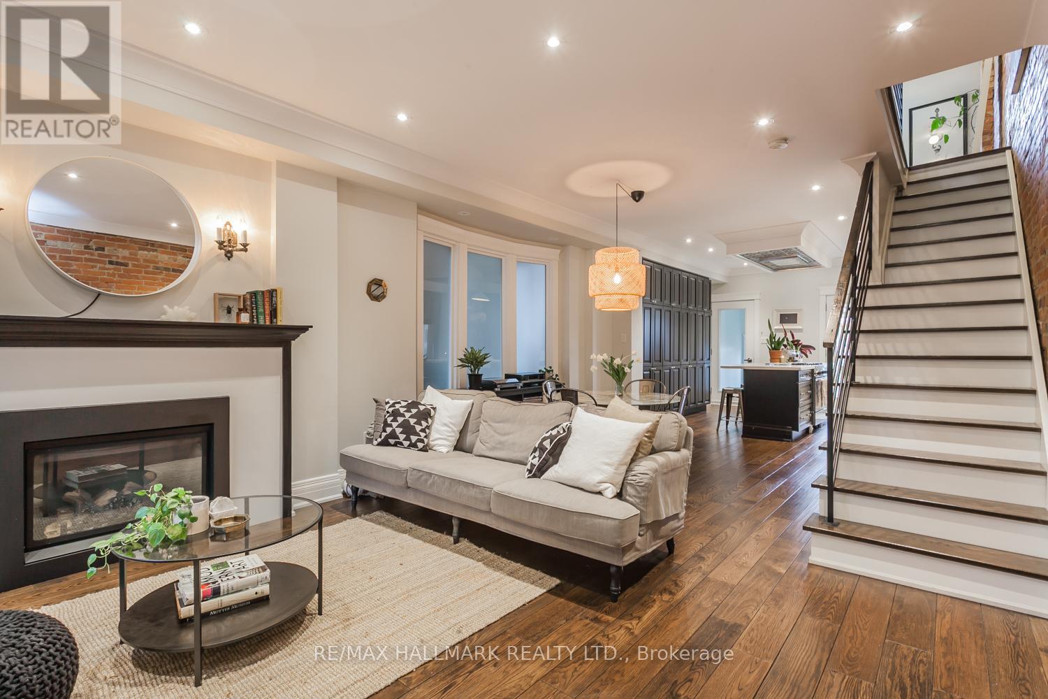 281 Symington Avenue, Toronto, Ontario  M6P 3W7 - Photo 6 - W12968330