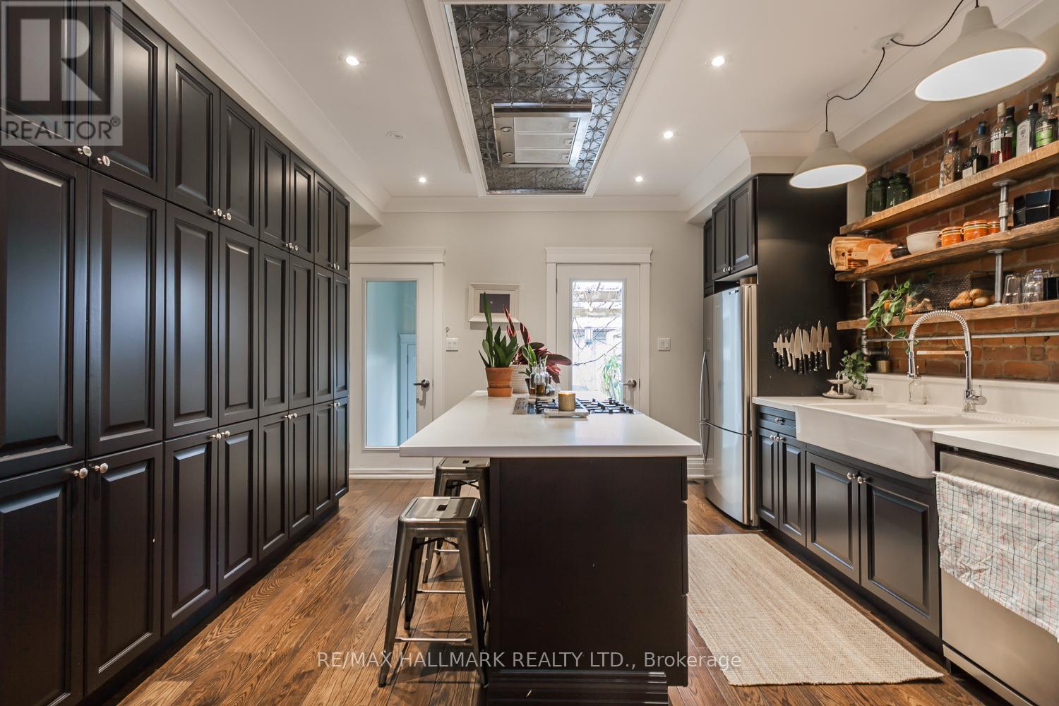 281 Symington Avenue, Toronto, Ontario  M6P 3W7 - Photo 8 - W12968330