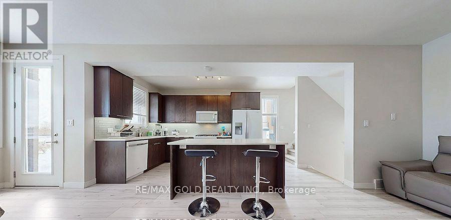 997 West Village Square, London North, Ontario  N6G 0J7 - Photo 12 - X12968308