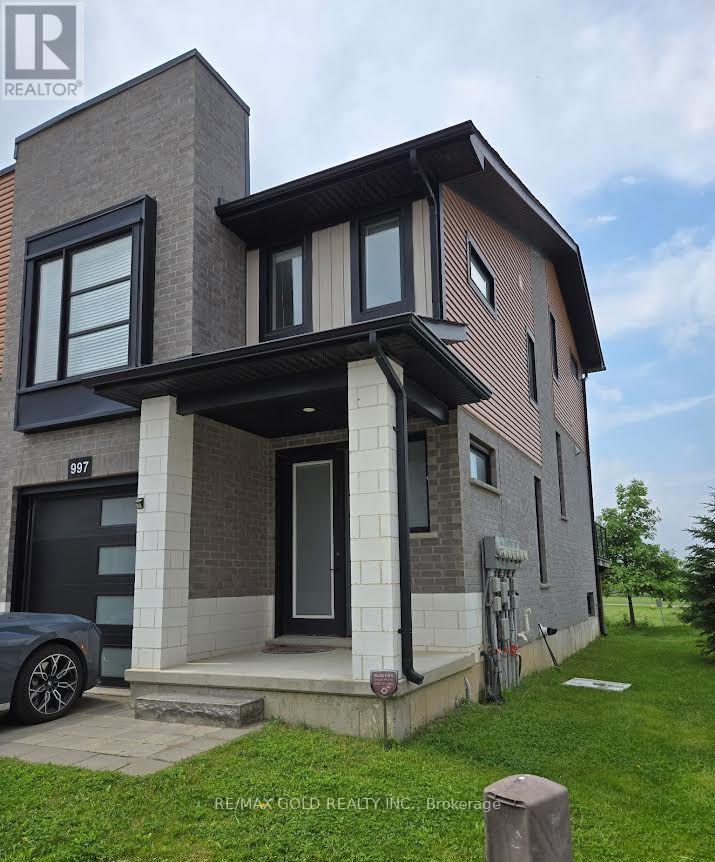 997 West Village Square, London North, Ontario  N6G 0J7 - Photo 2 - X12968308