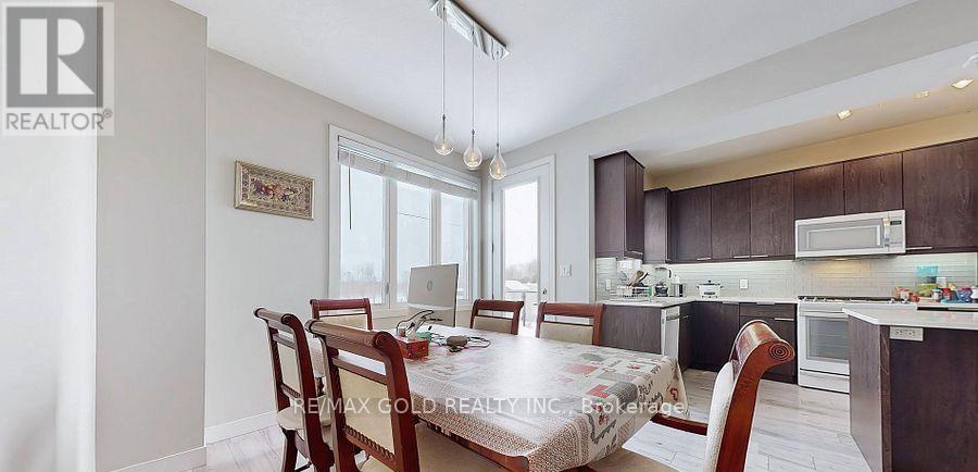 997 West Village Square, London North, Ontario  N6G 0J7 - Photo 9 - X12968308