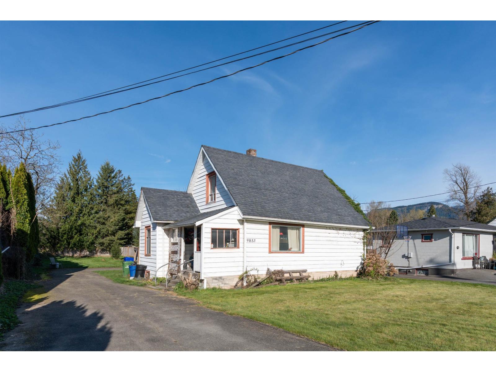 9853 Young Road, Chilliwack Proper West, Chilliwack, British Columbia  V2P 4T8 - Photo 2 - R3106991