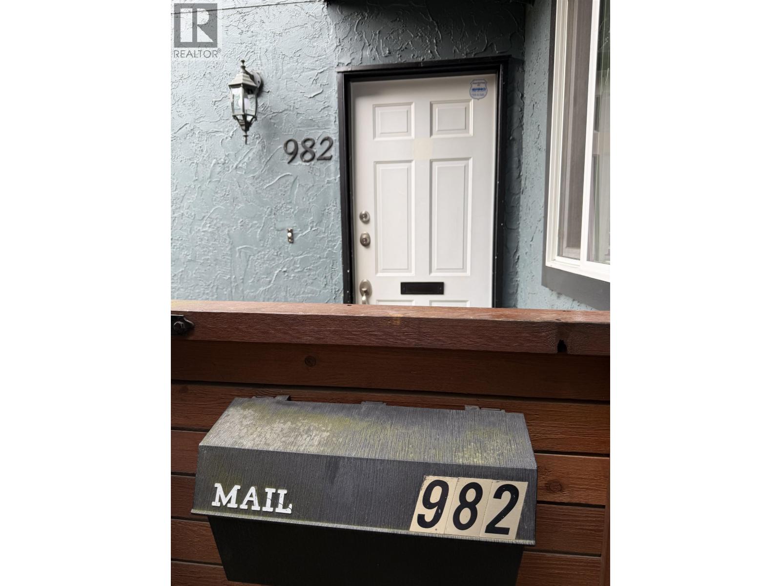 982 HOWIE AVENUE, Coquitlam, British Columbia