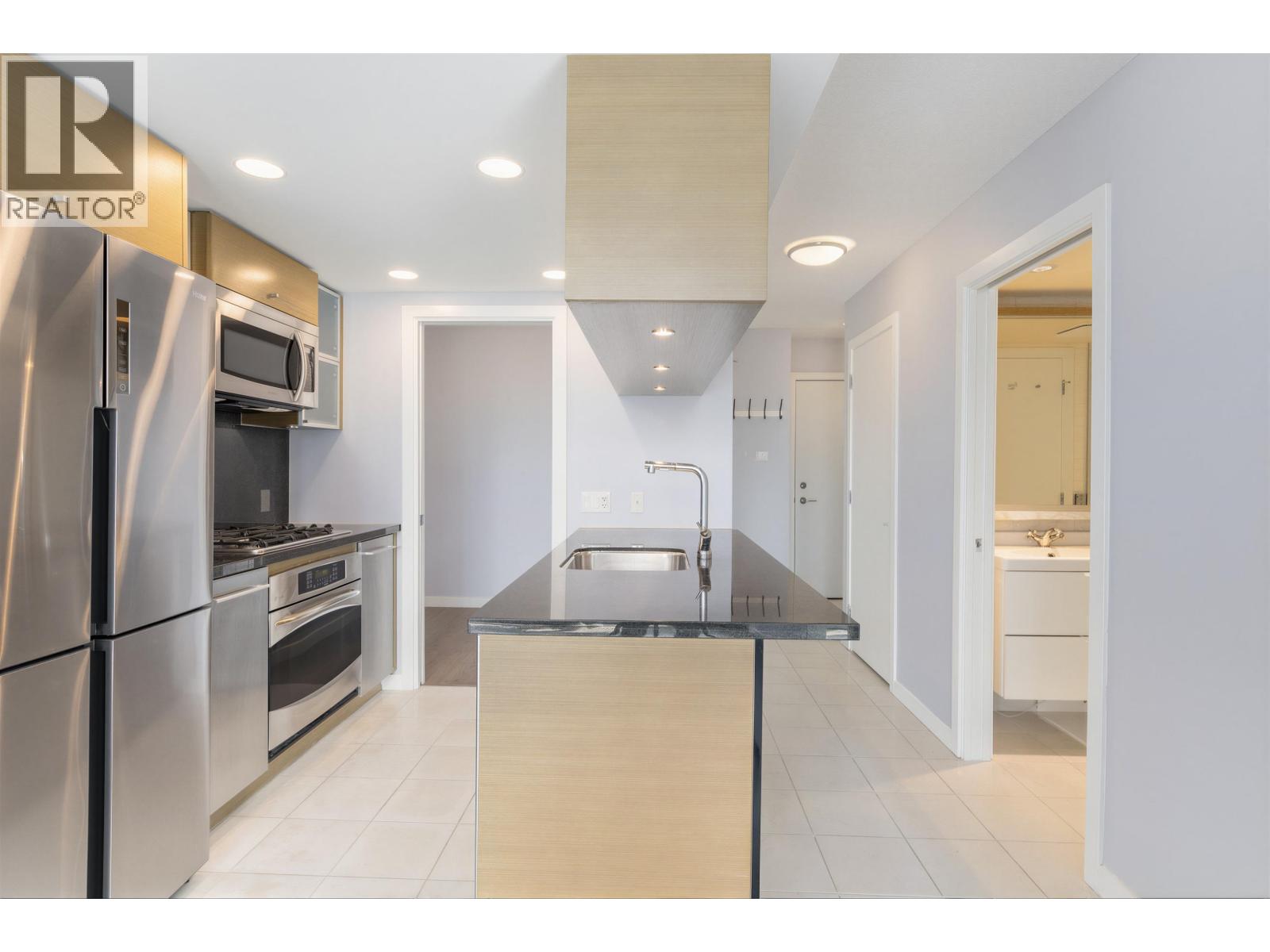 907 833 Seymour Street, Vancouver, British Columbia  V6B 0G4 - Photo 2 - R3107449