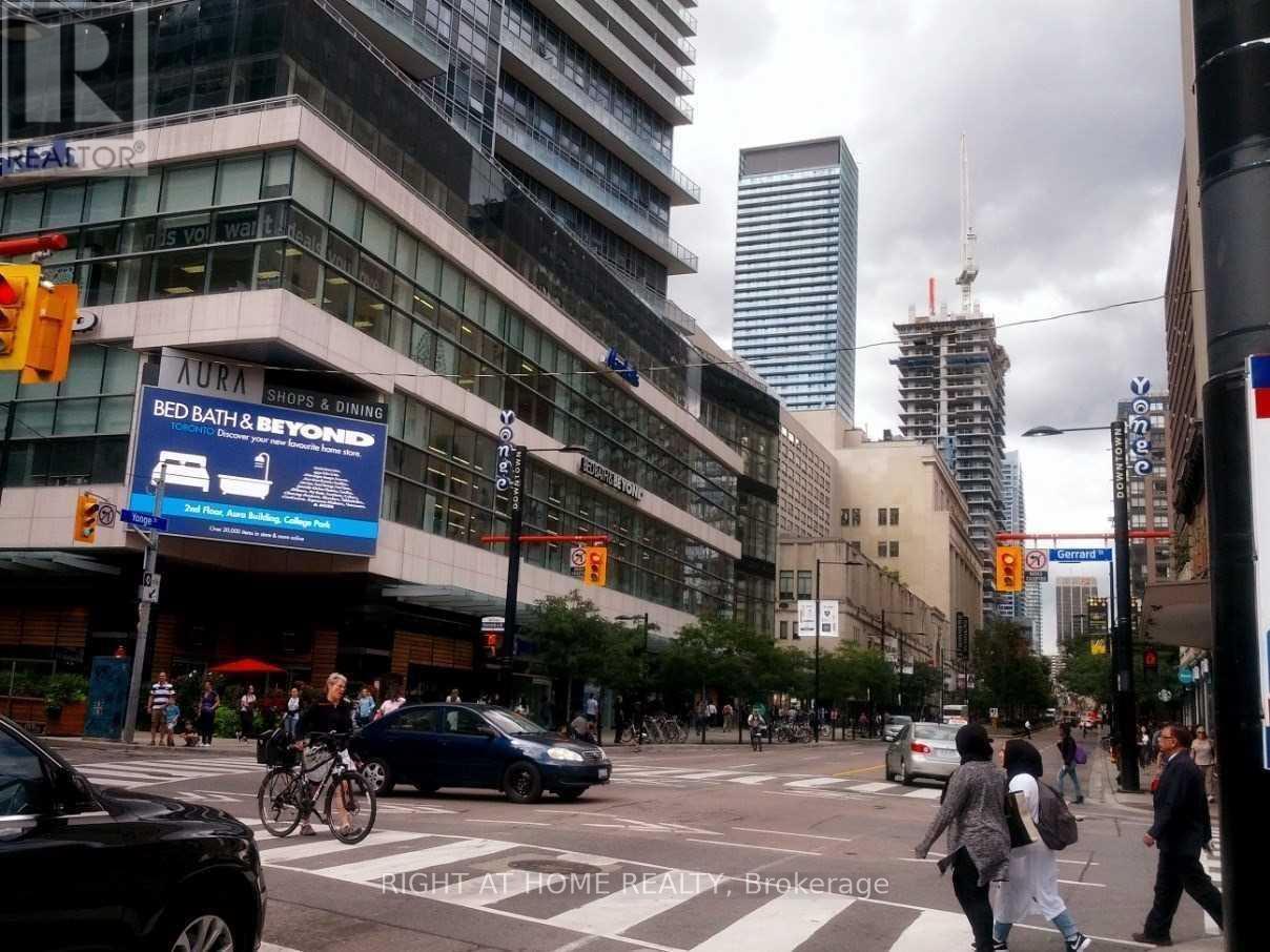 3 - 384 Yonge Street, Toronto, Ontario  M5B 1S8 - Photo 11 - C12968336