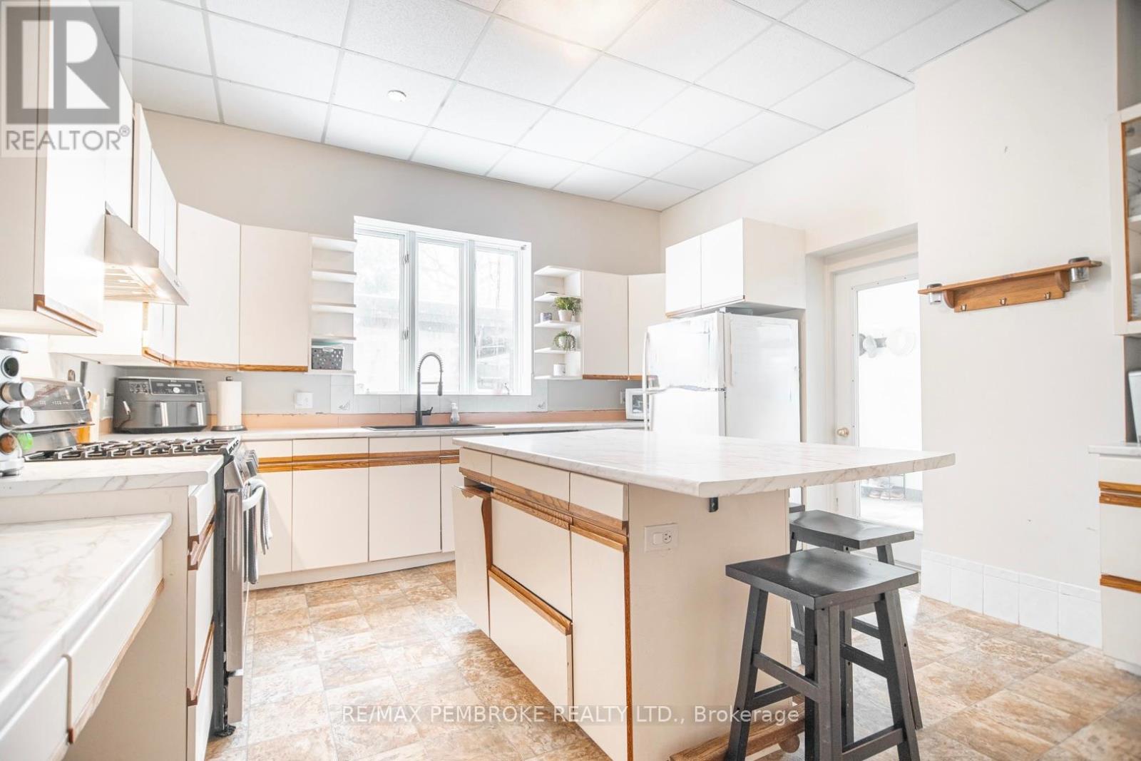 188 Esther Street, Pembroke, Ontario  K8A 3C2 - Photo 15 - X12968374