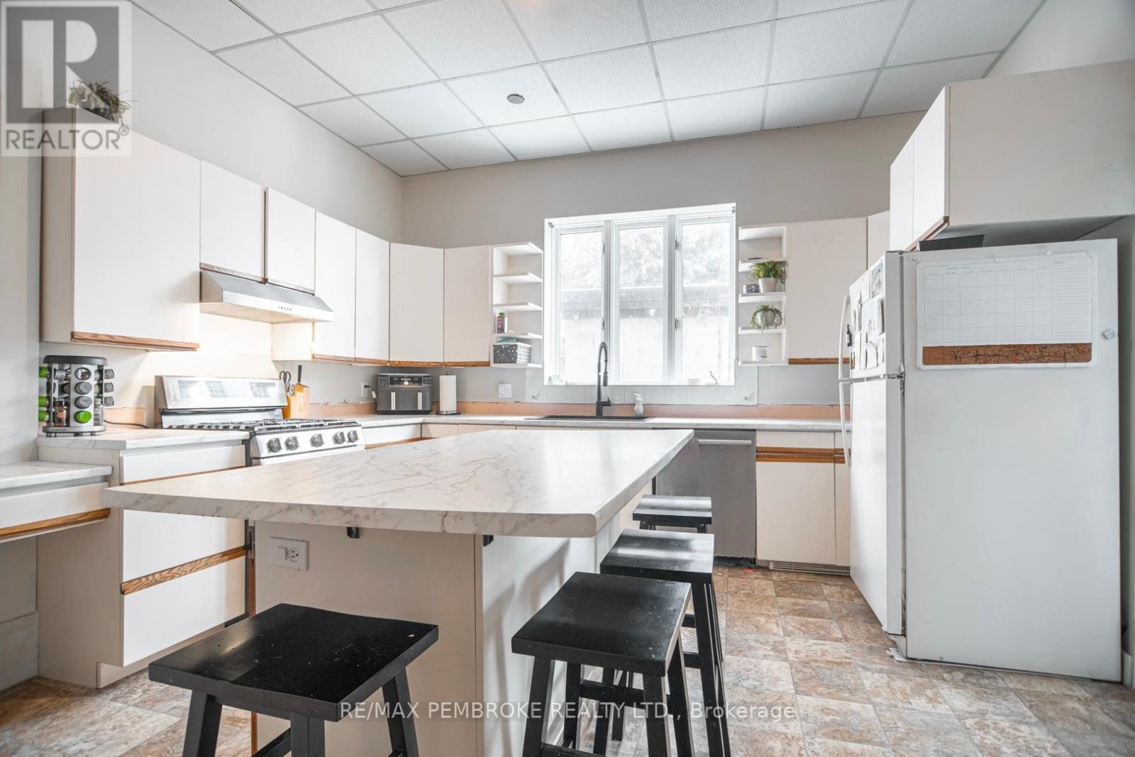 188 Esther Street, Pembroke, Ontario  K8A 3C2 - Photo 17 - X12968374