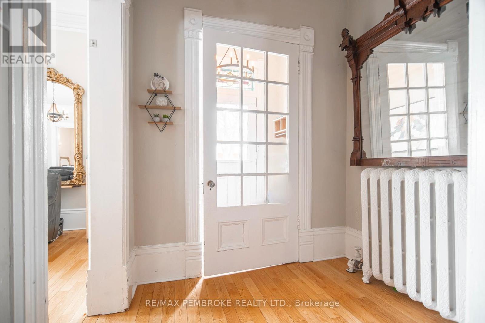 188 Esther Street, Pembroke, Ontario  K8A 3C2 - Photo 4 - X12968374