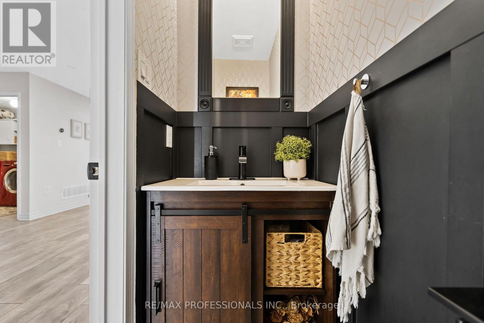 135 Professor Day Drive, Bradford West Gwillimbury, Ontario  L3Z 3B9 - Photo 12 - N12968182