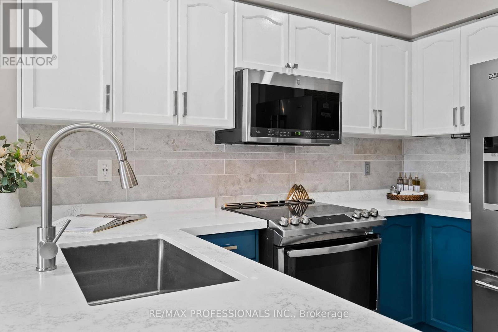 135 Professor Day Drive, Bradford West Gwillimbury, Ontario  L3Z 3B9 - Photo 3 - N12968182