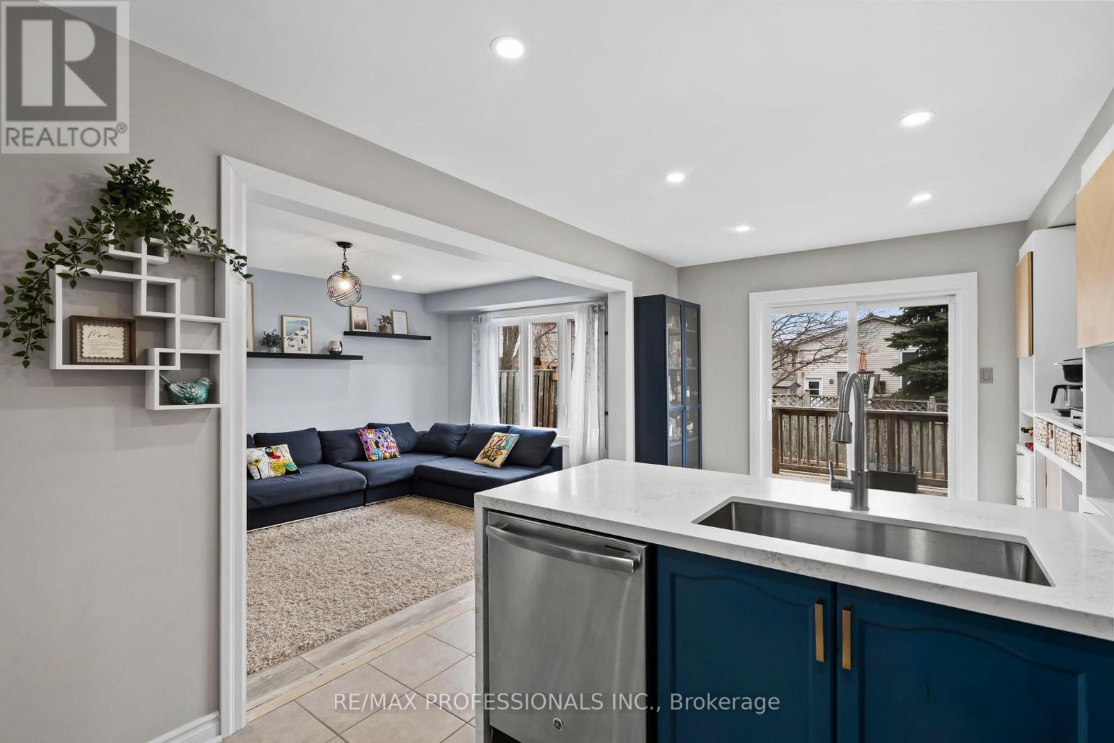 135 Professor Day Drive, Bradford West Gwillimbury, Ontario  L3Z 3B9 - Photo 6 - N12968182