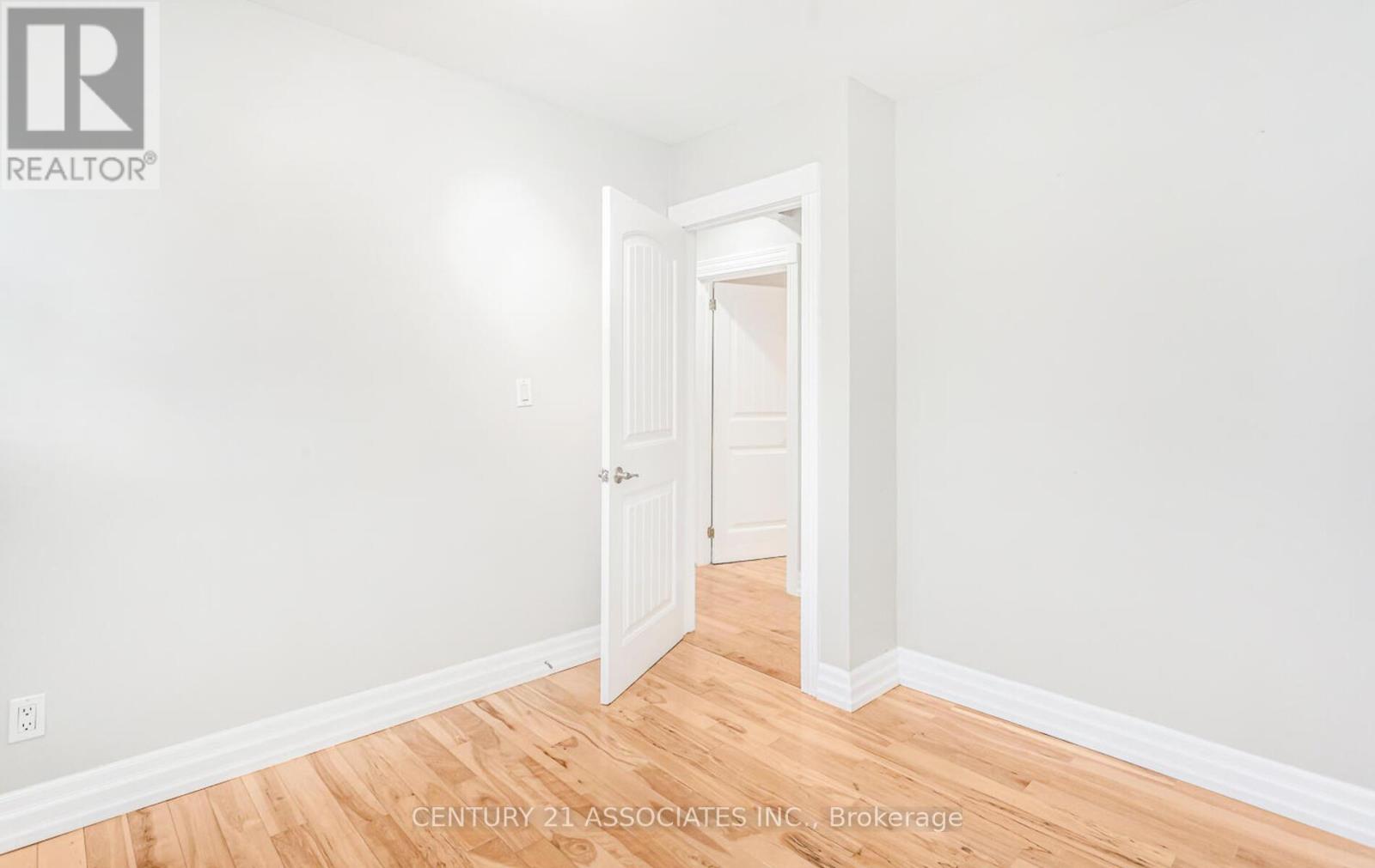 1338 Waverly Avenue, Oakville, Ontario  L6L 2S3 - Photo 18 - W12968348