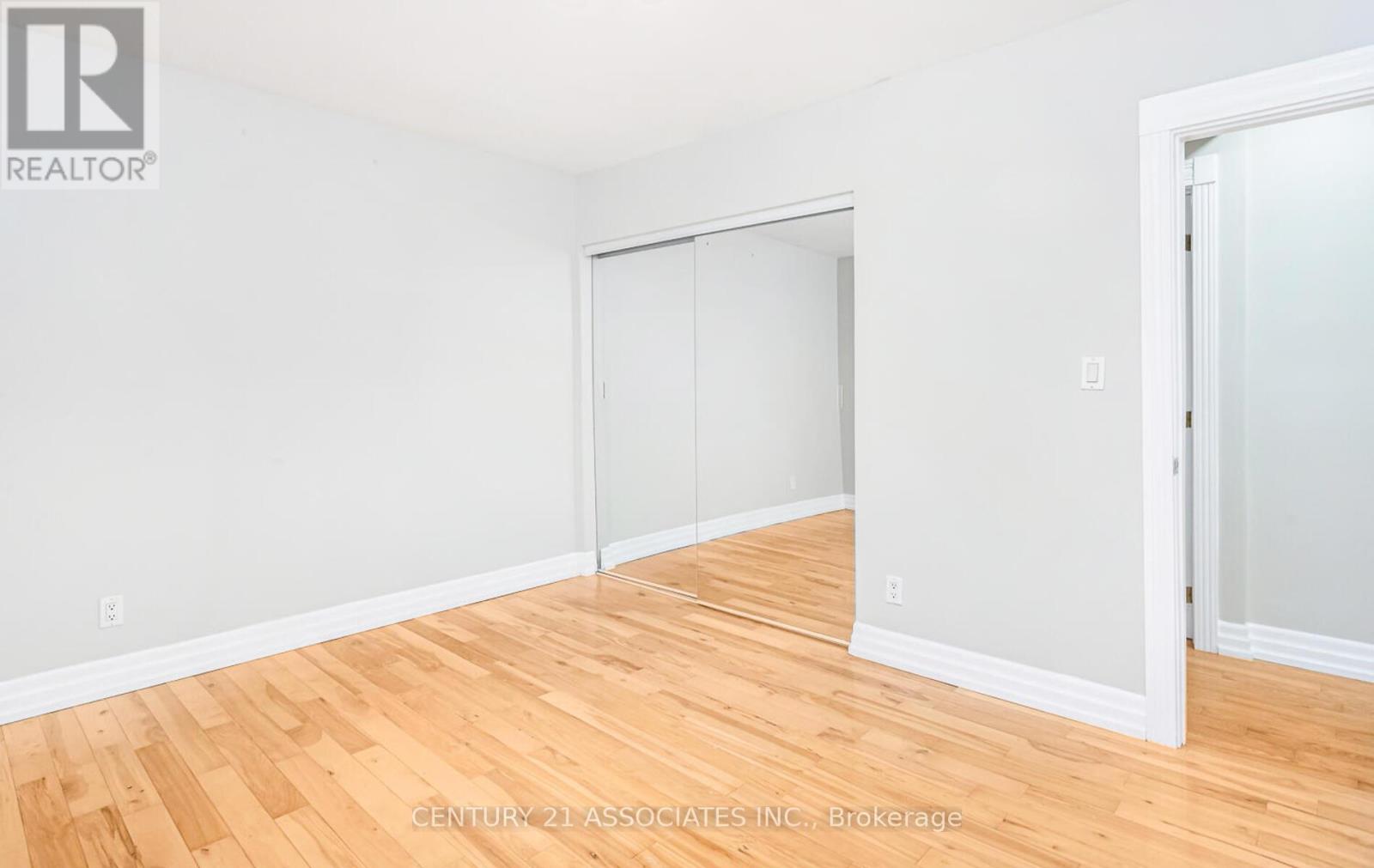 1338 Waverly Avenue, Oakville, Ontario  L6L 2S3 - Photo 19 - W12968348