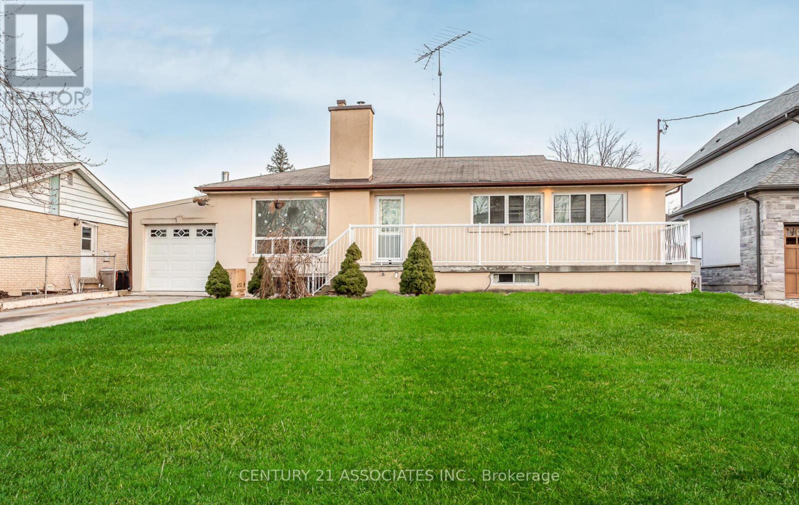 1338 Waverly Avenue, Oakville, Ontario  L6L 2S3 - Photo 2 - W12968348