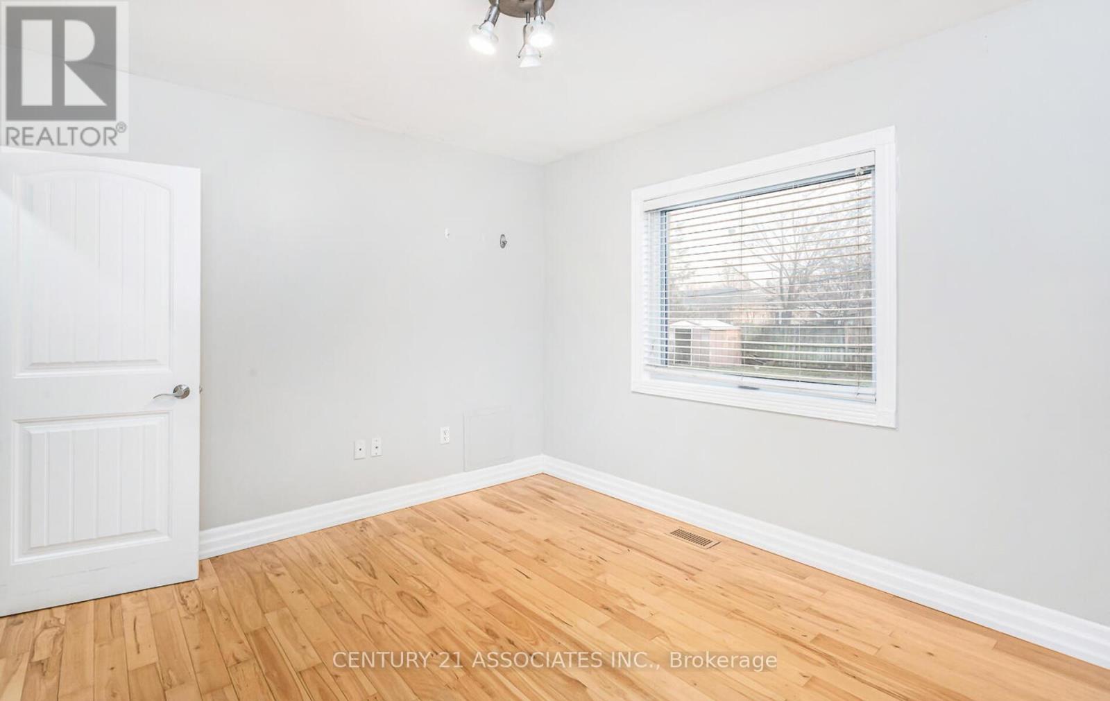 1338 Waverly Avenue, Oakville, Ontario  L6L 2S3 - Photo 21 - W12968348