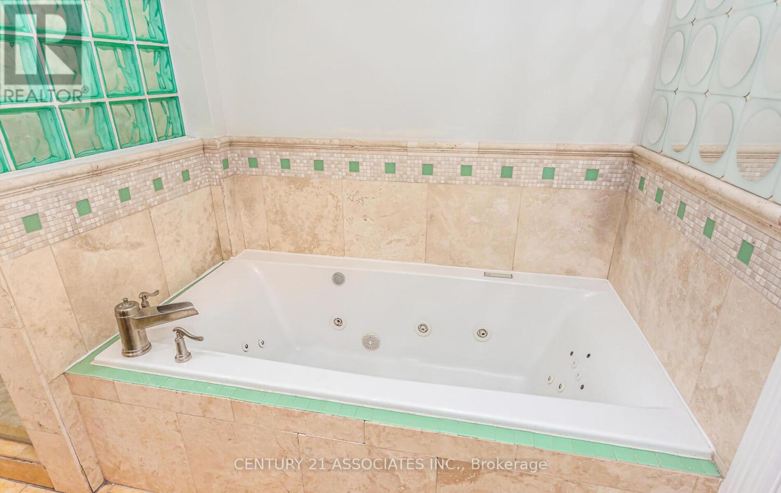 1338 Waverly Avenue, Oakville, Ontario  L6L 2S3 - Photo 24 - W12968348