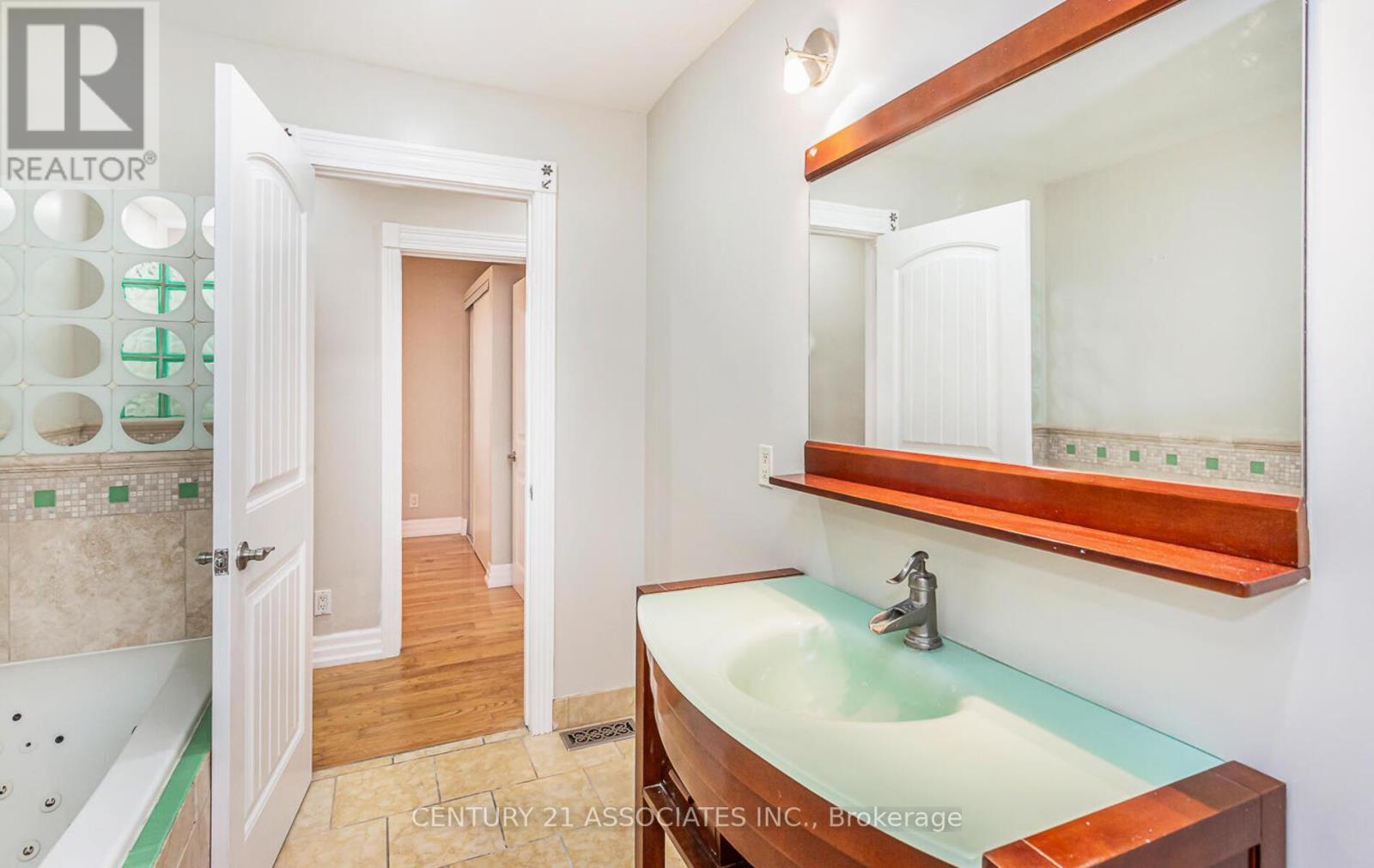 1338 Waverly Avenue, Oakville, Ontario  L6L 2S3 - Photo 25 - W12968348