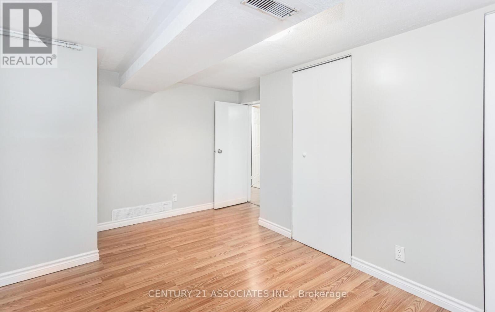 1338 Waverly Avenue, Oakville, Ontario  L6L 2S3 - Photo 37 - W12968348