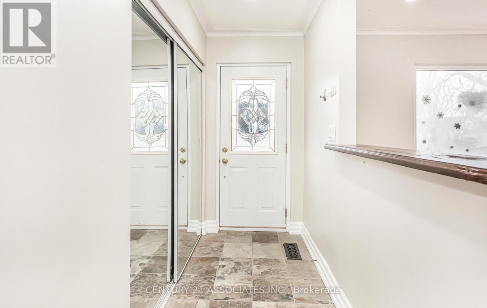 1338 Waverly Avenue, Oakville, Ontario  L6L 2S3 - Photo 4 - W12968348