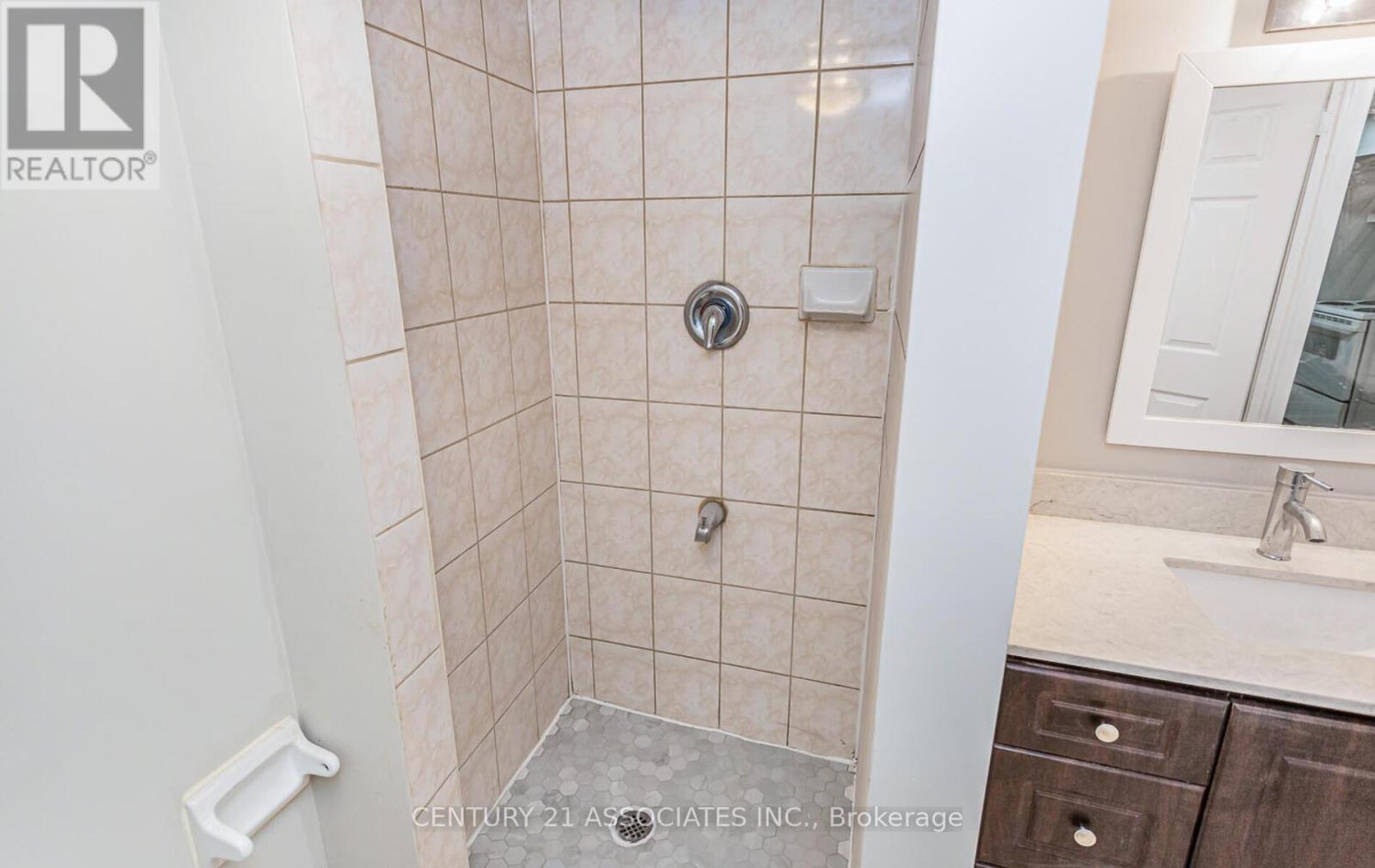 1338 Waverly Avenue, Oakville, Ontario  L6L 2S3 - Photo 40 - W12968348