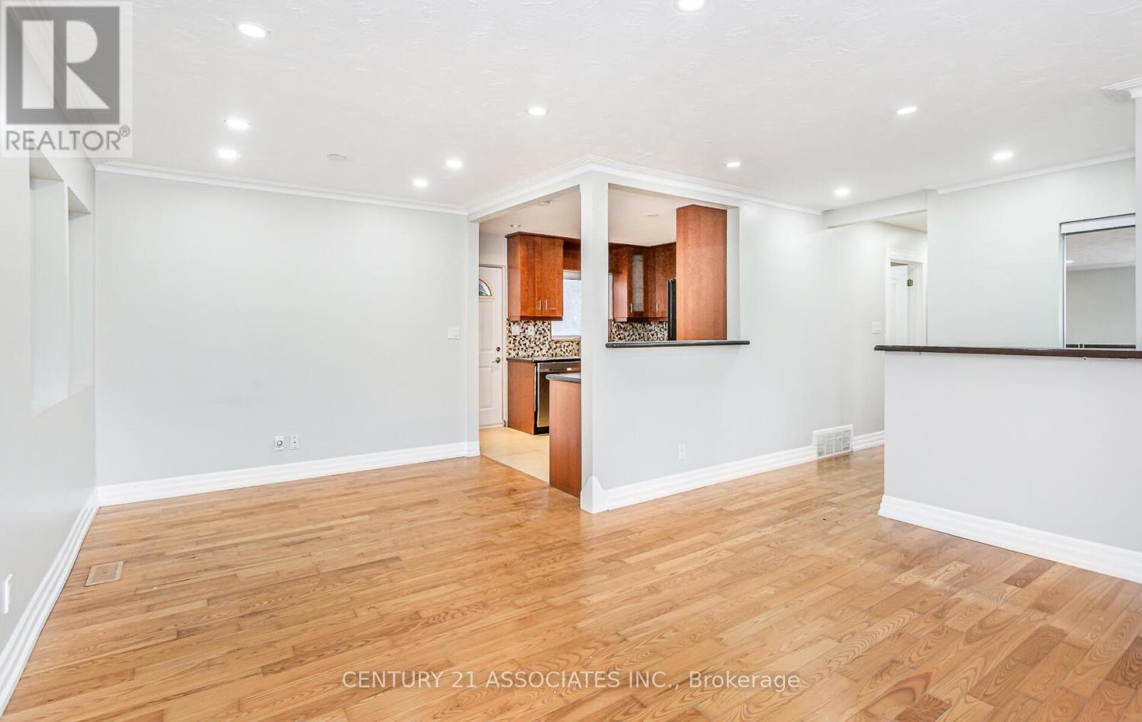 1338 Waverly Avenue, Oakville, Ontario  L6L 2S3 - Photo 6 - W12968348