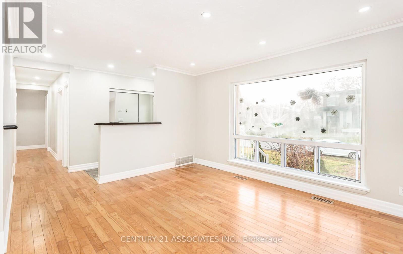 1338 Waverly Avenue, Oakville, Ontario  L6L 2S3 - Photo 9 - W12968348