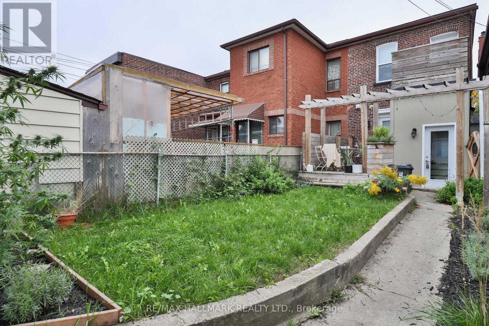 281 Symington Avenue, Toronto, Ontario  M6P 3W7 - Photo 15 - W12968350