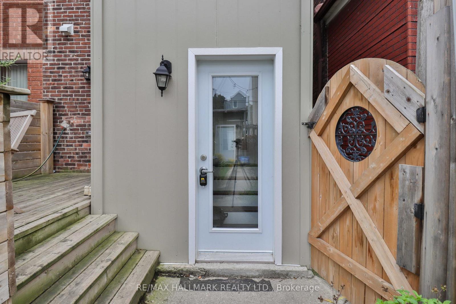 281 Symington Avenue, Toronto, Ontario  M6P 3W7 - Photo 19 - W12968350